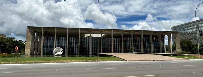 Palácio Itamaraty is one of : BRAZIL DE NIEMAYER, oscar.