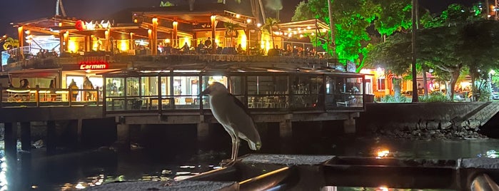 Pier da Vila is one of Ilhabela SP.