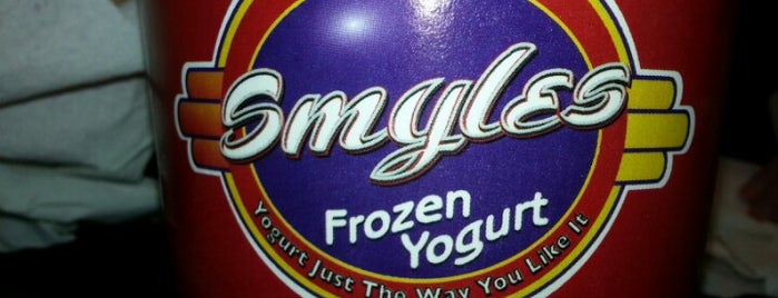Smyles Frozen Yogurt is one of Tempat yang Disukai Lisa.