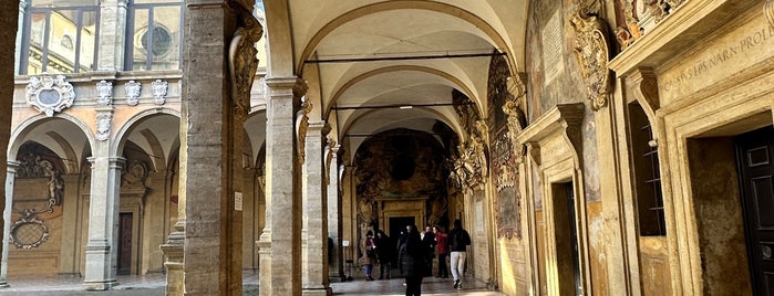 Biblioteca Comunale dell'Archiginnasio is one of Bologne.