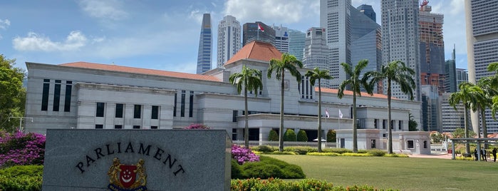 Parliament House is one of Locais curtidos por Maynard.