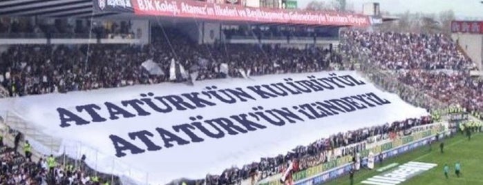 Beşiktaş İnönü Stadyumu Yeni Açık is one of Ibrahim Deniz'in Beğendiği Mekanlar.