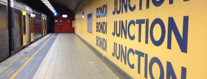 Bondi Junction Station is one of สถานที่ที่ Claudia ถูกใจ.