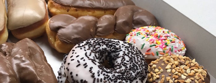 Donut City is one of LA - To Try - Donuts.