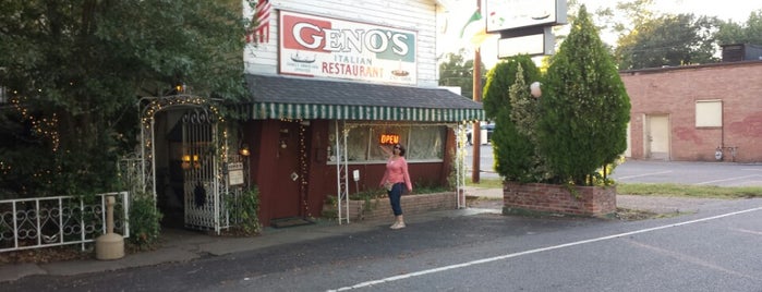 Genos Italian Restaurant is one of Louisiana.