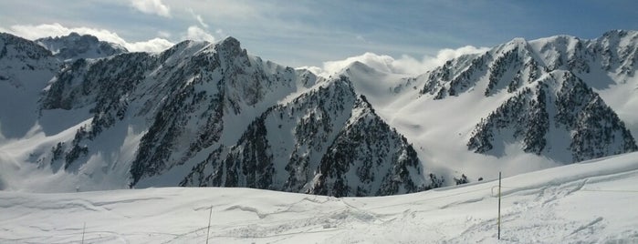 Cauterets is one of Estacions esquí del Pirineu / Pyrenees Ski resorts.
