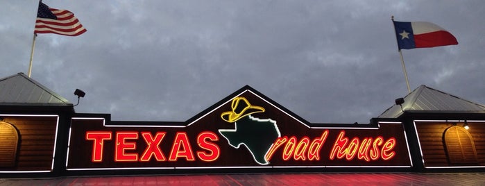Texas Roadhouse is one of สถานที่ที่ Kyle ถูกใจ.