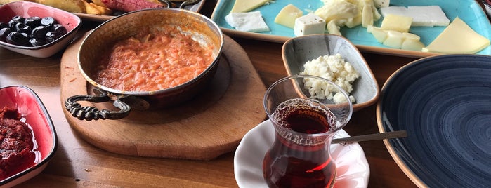 Üsküdar Katibim Cafe is one of Posti che sono piaciuti a Mennan.