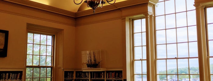 Camden Public Library is one of Tempat yang Disukai Mitchell.