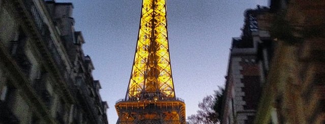 エッフェル塔 is one of Paris.