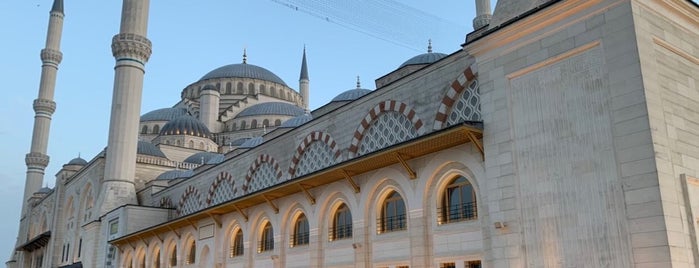 Çamlıca Camii is one of İstanbul Nisan.