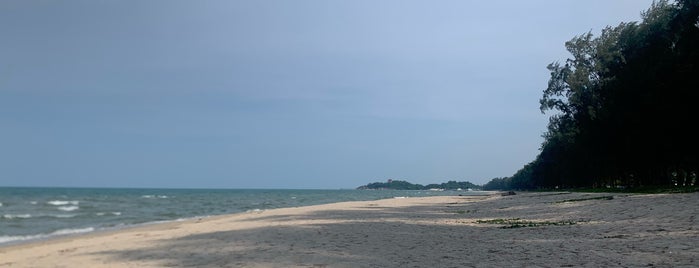 Chalathat Beach is one of HDY.