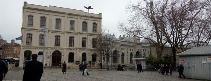 Beyazıt Devlet Kütüphanesi is one of İstanbul To-Do.