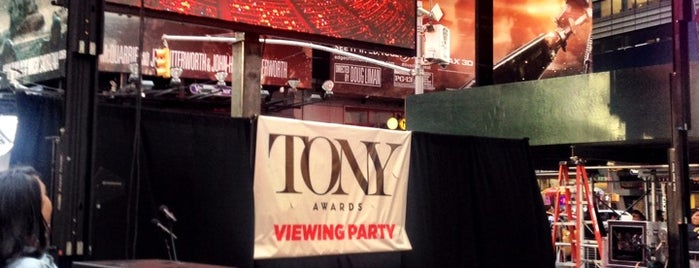 Tony Awards Pop-Up Shop is one of Tempat yang Disukai Lizzie.