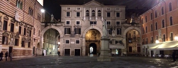 Piazza dei Signori is one of Piazze.