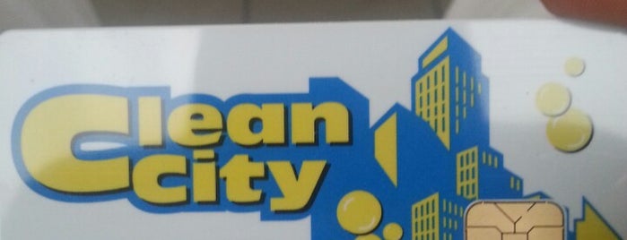 Clean City Laundry is one of สถานที่ที่ Albert ถูกใจ.