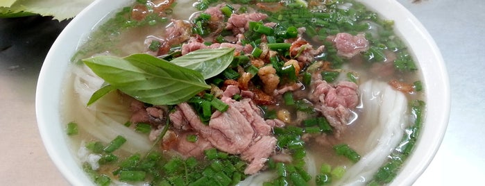 Phở Hồng is one of Locais curtidos por Andre.