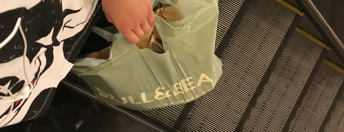 Pull&Bear is one of Одежда.