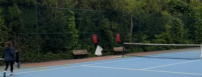 Yoğurtçu Parkı Tenis Kortu is one of İstanbul Avrupa Yakası #2 🍁🍃.