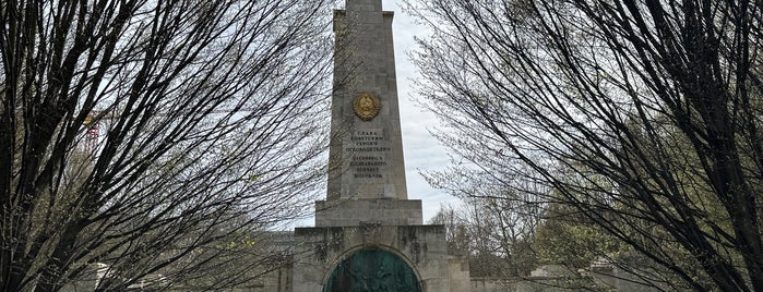 Szovjet Hősi Emlékmű is one of Budapest.