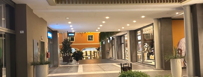 La Galleria is one of anna e selin.