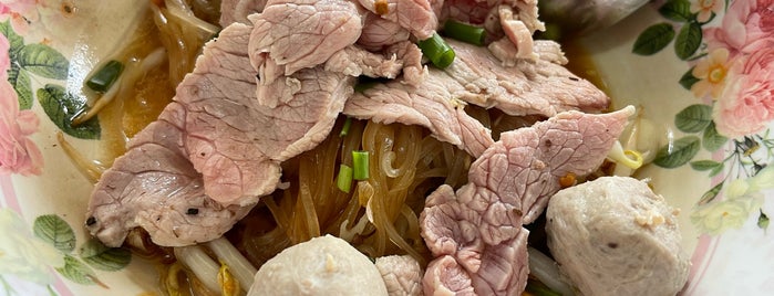 ก๋วยเตี๋ยวเนื้อ นายอ้วน เจ้าเก่า is one of Beef Noodles.bkk.