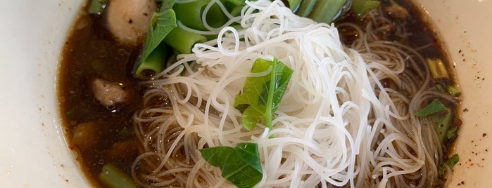 ก๋วยเตี๋ยวเรือนายเงี๊ยบบ้านสวน is one of Tempat yang Disukai Pornrapee.