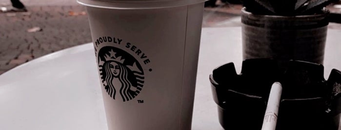 Starbucks is one of Tempat yang Disukai Jon.