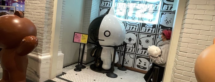 LINE Friends Store is one of Mitchell's Saved Places.