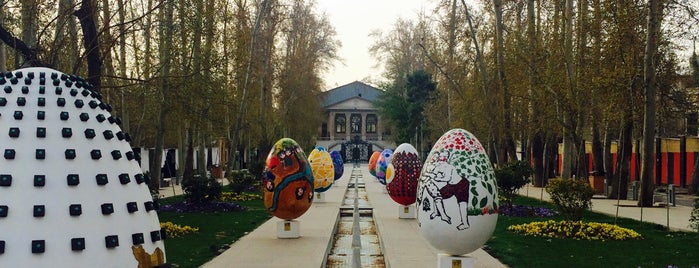 Bagh Ferdows | باغ فردوس is one of جاهایی که دوس دارم.