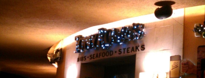 Tony Roma's Ribs, Seafood, & Steaks is one of Restaurantes.