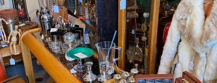 Odana Antiques and Fine Arts Center is one of Thrifter.