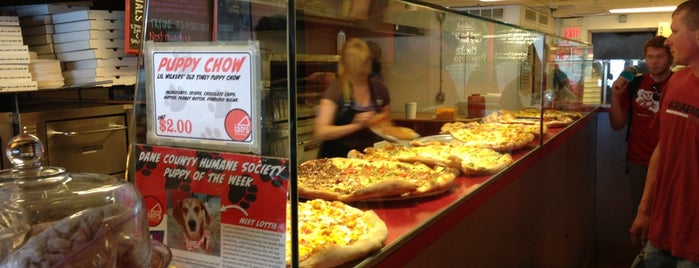 Ian's Pizza by the Slice is one of Gespeicherte Orte von Brent.