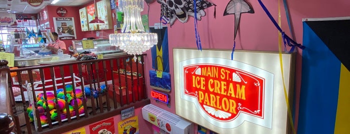 Main St Ice Cream Parlor is one of Bahamas.
