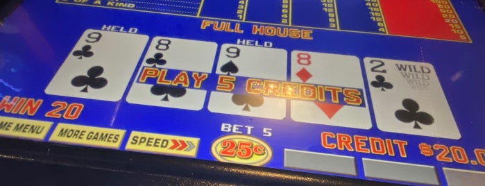 Casino Royale $1 Bar is one of las vegas.