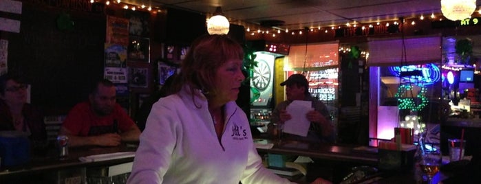 Jill's Bar is one of Tempat yang Disukai Jesse.