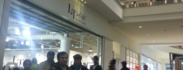 Lord & Taylor Outlet is one of My Places.