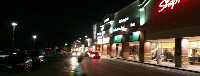 Midway Shopping Center is one of Lugares favoritos de Josh.