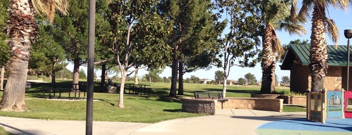Rosena Park West is one of Lugares favoritos de Oscar.