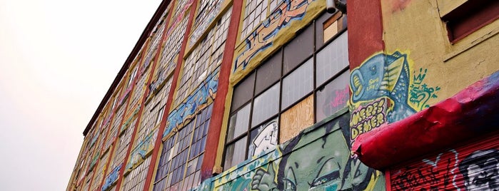 5 Pointz is one of Mike Winston's #NYCmustsee4sq List.