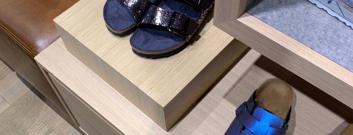 Birkenstock Store is one of Afi 님이 좋아한 장소.