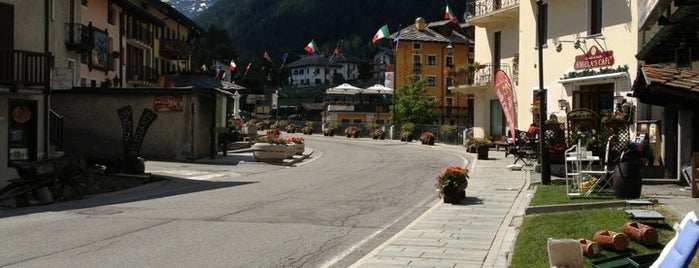 La Thuile is one of Traversata delle Alpi.