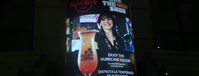 Hard Rock Cafe Cancún is one of Directorio.