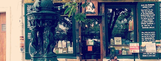 Shakespeare & Company is one of Paname.