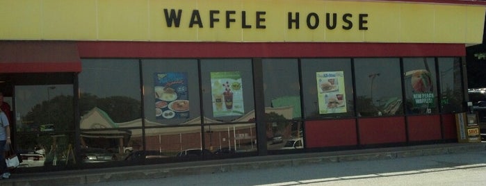 Waffle House is one of Tempat yang Disukai Michael.