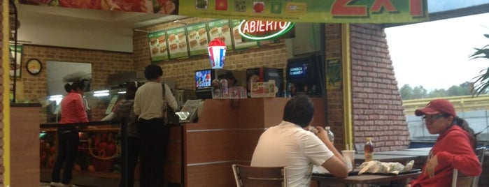 Subway is one of Carlosさんのお気に入りスポット.