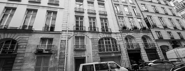 Rue Thérèse is one of 10 adresses pour frémir à Paris.