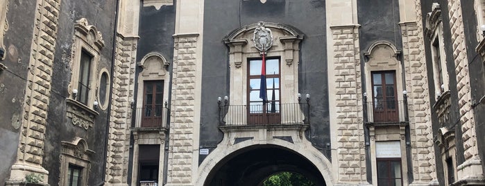 Porta Uzeda is one of Catania Sehenswürdigkeiten.