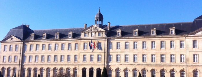 Abbaye aux Hommes – Hôtel de ville de Caen is one of Sites historiques caennais.