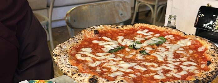 L’antica Pizzeria Da Michele is one of สถานที่ที่บันทึกไว้ของ Foodie 🦅.